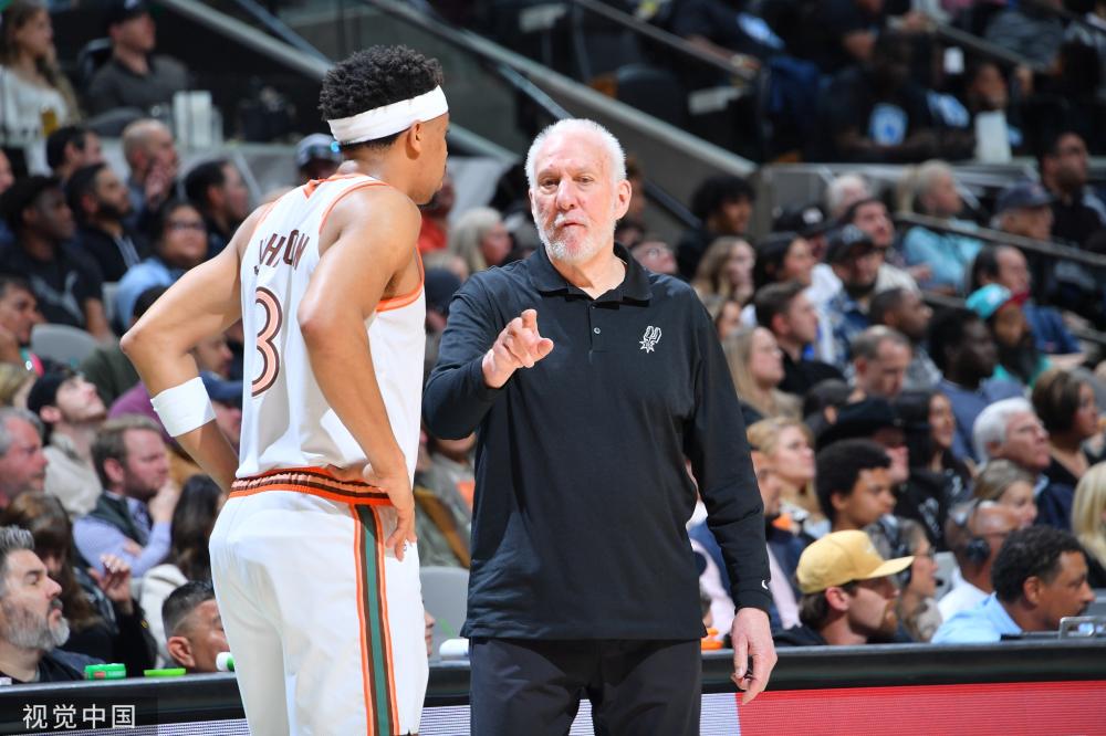 她的表现不 她的表现不