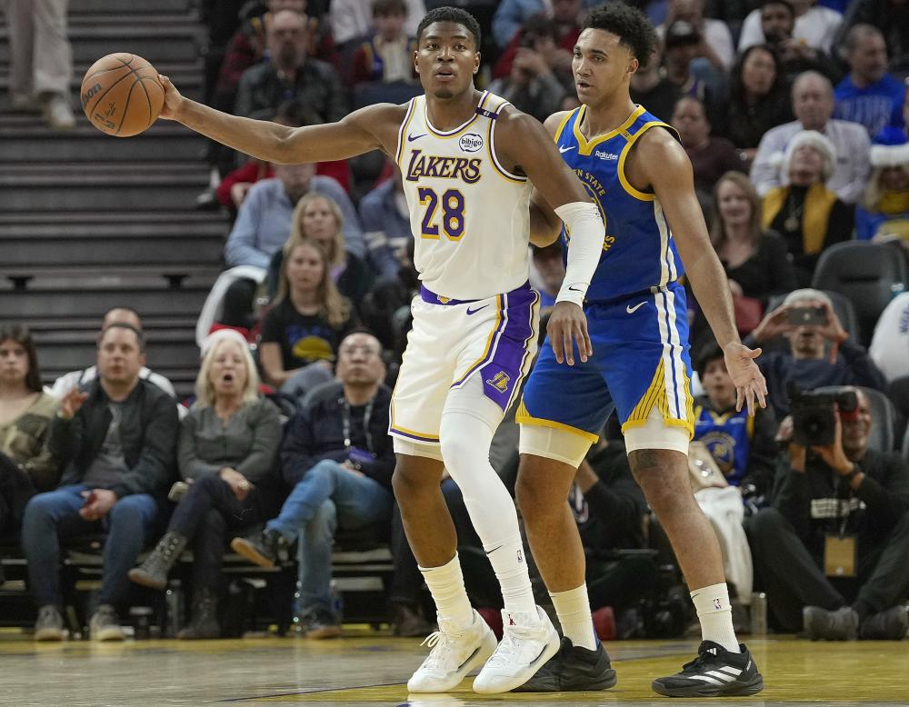 散步看戏错 散步看戏错